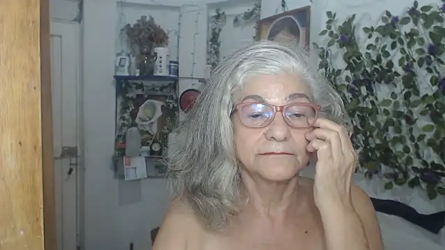 FunnyGrandma 라이브 XXX 채팅