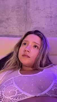 Chat XXX Live MiaPetit_