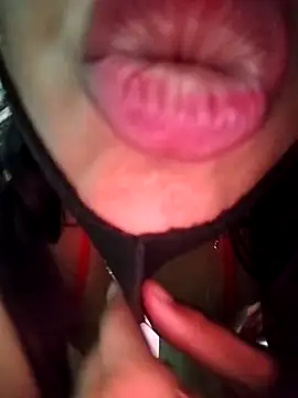 Hotty-Divya élő XXX-chatje