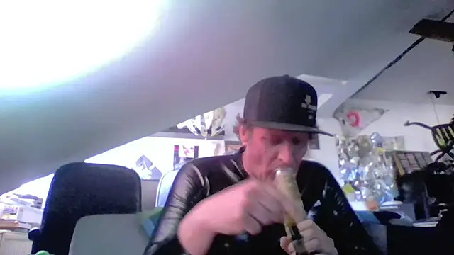 Bigthroaterboy's Live XXX Chat