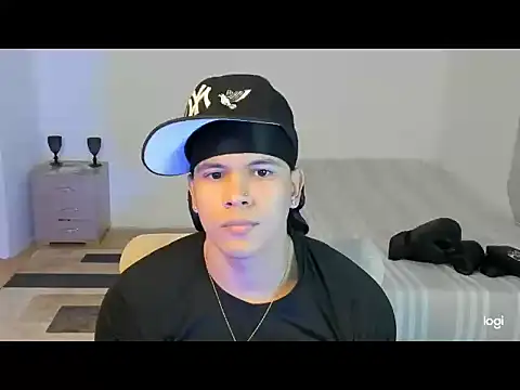 sant_wahlberg: διαδικτυακό σόου στην κάμερα