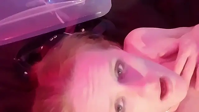 redslovestofuck Webcam Show
