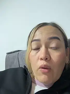 Danielavegax Adlı Modelin Canlı XXX Sohbeti