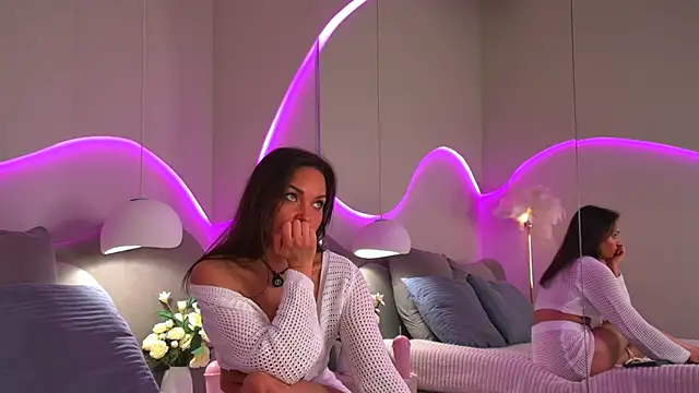 Nicole_Space Show in webcam