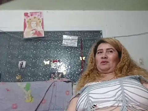 Perla1981--'s Live XXX Chat