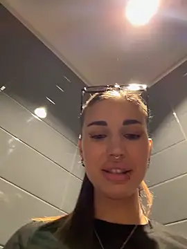 Charming_Ritta Adlı Modelin Canlı XXX Sohbeti