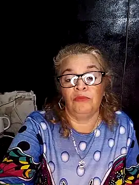 momismilf544 Show Webcam