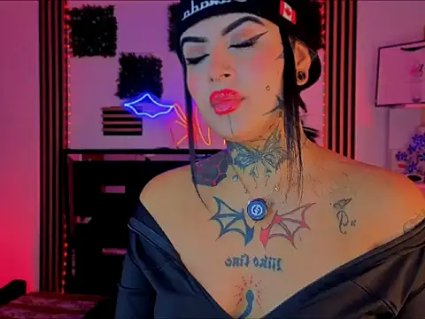 แชท XXX สดของ LauriInk1