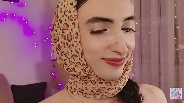 Queen_of_tease Show in webcam