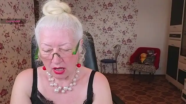 Chat +18 de Maya_Mayflower ao vivo