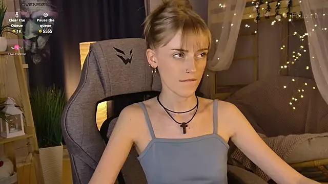 KiraMontoya's Live XXX Chat