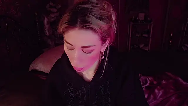 AnnieGOld_ Chat XXX in diretta