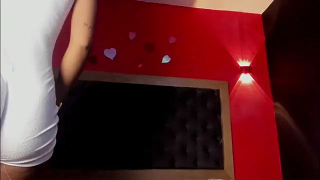 YayaHilton Chat XXX live
