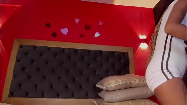 Chatroom XXX en direct de YayaHilton