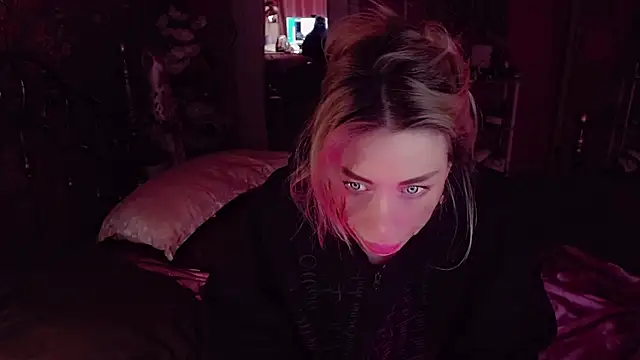 AnnieGOld_ Chat XXX in diretta