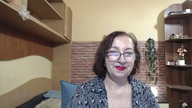 EvelyneFlirtyMilf live XXX chat