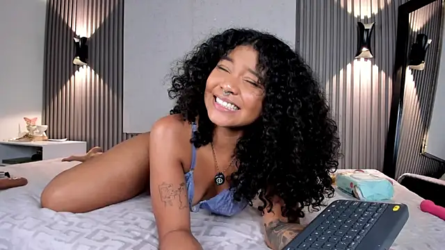 Chat XXX en directo de Zafiiraa
