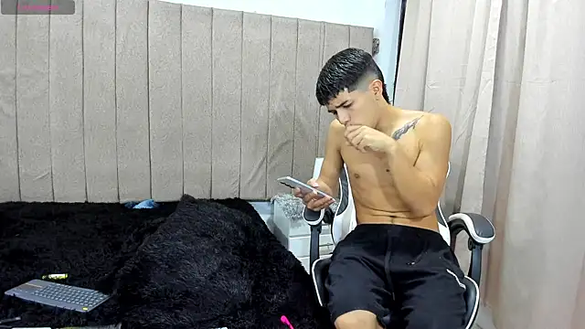 Show modela pipe_hot04 na web-kameri
