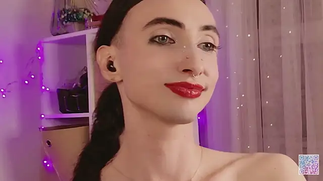 Queen_of_tease: διαδικτυακό σόου στην κάμερα
