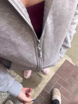 Teeny-Slut18 Show Webcam