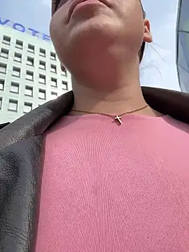 KiraSunshine élő XXX-chatje