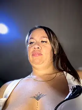 Chat +18 de Emiily_lee ao vivo