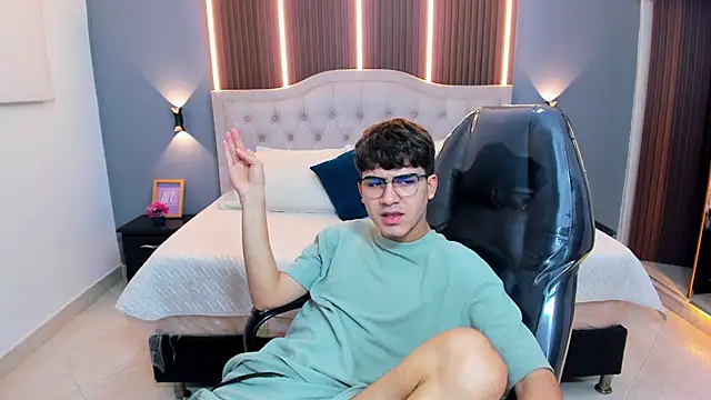 Tommy18__ – Naživo XXX chat