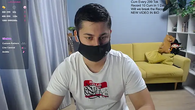Show modela Tomguys na web-kameri