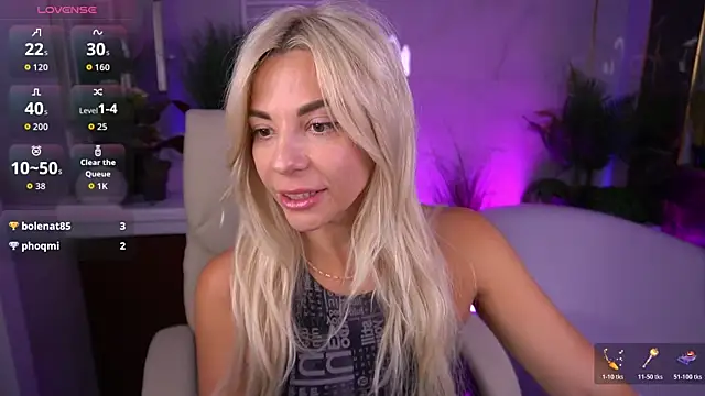 Show modela BellaRayyy na web-kameri