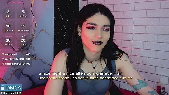 MaeveKuro webcam show