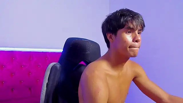 skinny_sam: διαδικτυακό σόου στην κάμερα