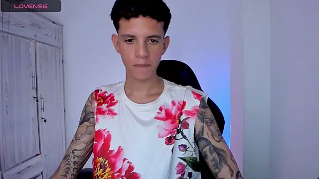 tylernova 라이브 XXX 채팅