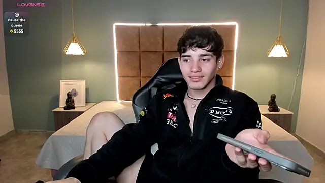 عرض كام AlejooTwink