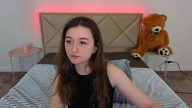 CyrenaLuxe Chat XXX in diretta