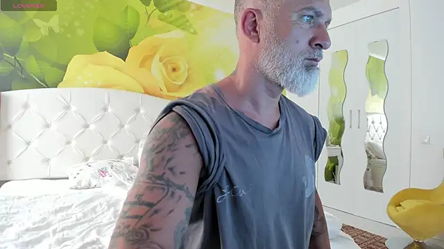 BlowMyXXL Webcamshow