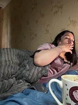 Naughtbaby_2025 élő XXX-chatje