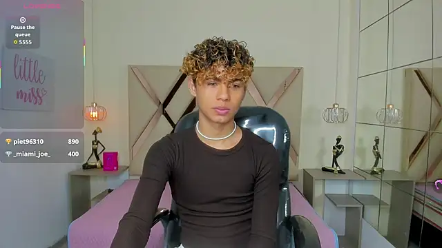Anyelo_Twink webkamerás műsora