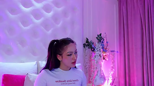 LucyLextonX Chat XXX in diretta