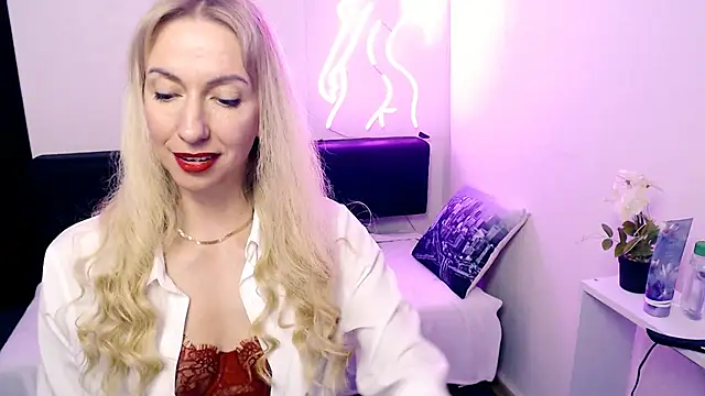 Chat XXX en directo de Cute_Smile_Shy