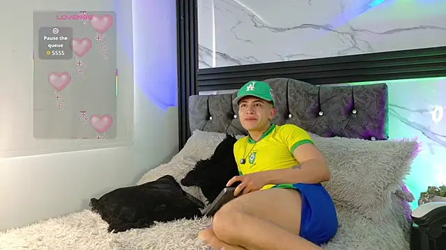 Saimonvela Live XXX Chat