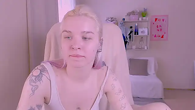 Hot_Blonda: онлайн-секс-чат