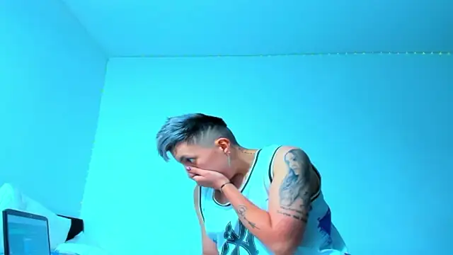 Sexyboy_666 即時 XXX 聊天