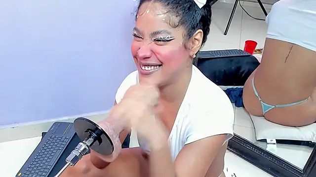 Show de sharonbombo na webcam