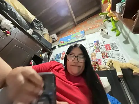 violeta_818 élő XXX-chatje