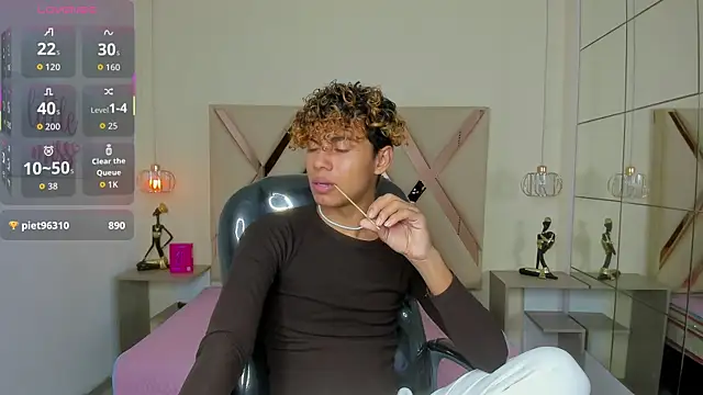 Anyelo_Twink Pertunjukan Webcam