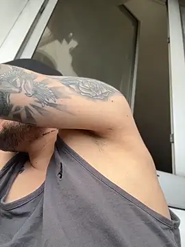 inkeddenis – webcam-show