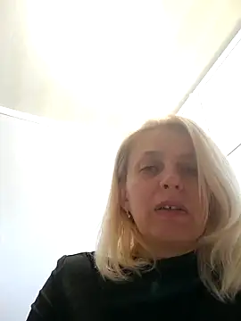 Show modela MiaLove183 na web-kameri