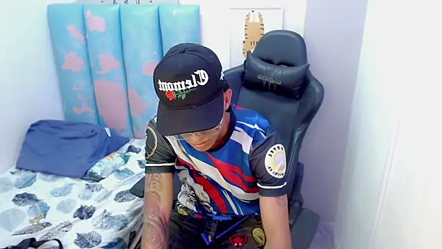 liam_play's Webcam Show