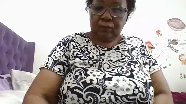 Chat XXX en directo de KinkyRicoSaisyours