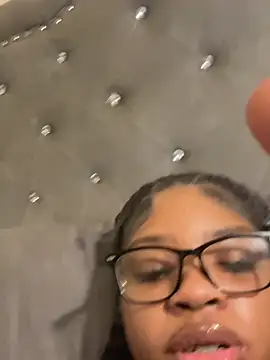 Chat +18 de cumforyannna ao vivo